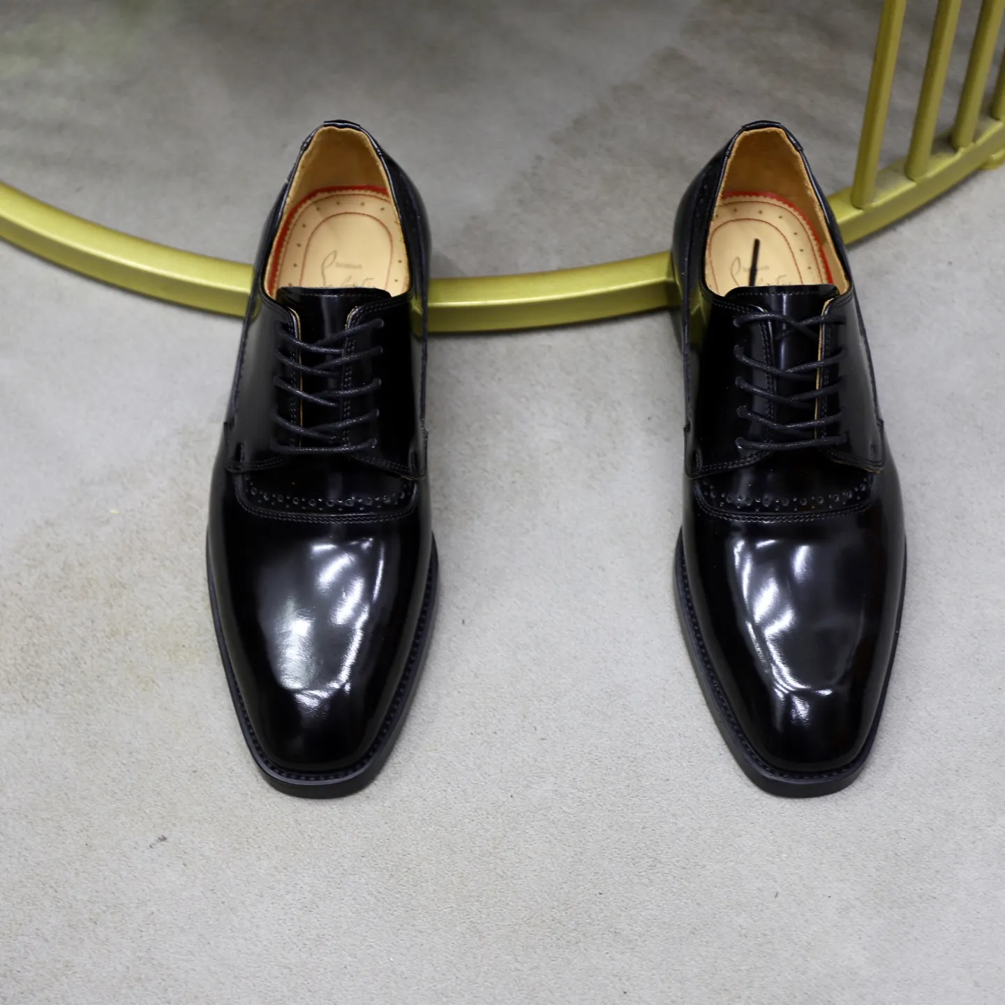 Ex-factory price: 620💰Christia*.Loubouti*🆑High-end men’s business formal leather shoes | Classic red sole shoes | Original imported first-layer cowhide | Water-dyed cowhide lining | Italian imported red rubber outsole | High-end luxury | Perfect interpretation of fashion, sunshine, style, suitable for various occasions Size: 39-44 (38.45 custom-made)